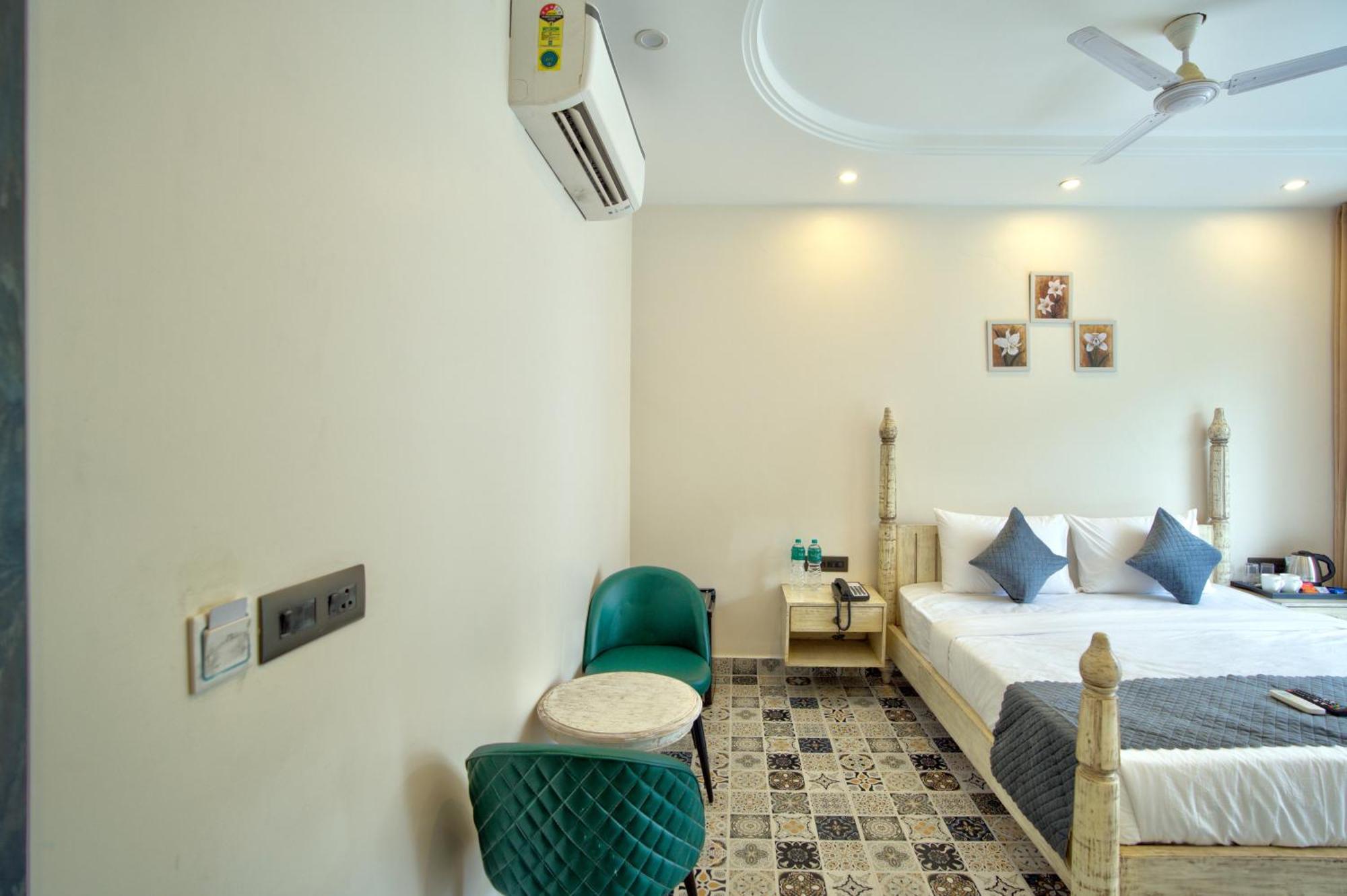 Hotel Goa Courtyard By The Porto Arpora à Baga Extérieur photo
